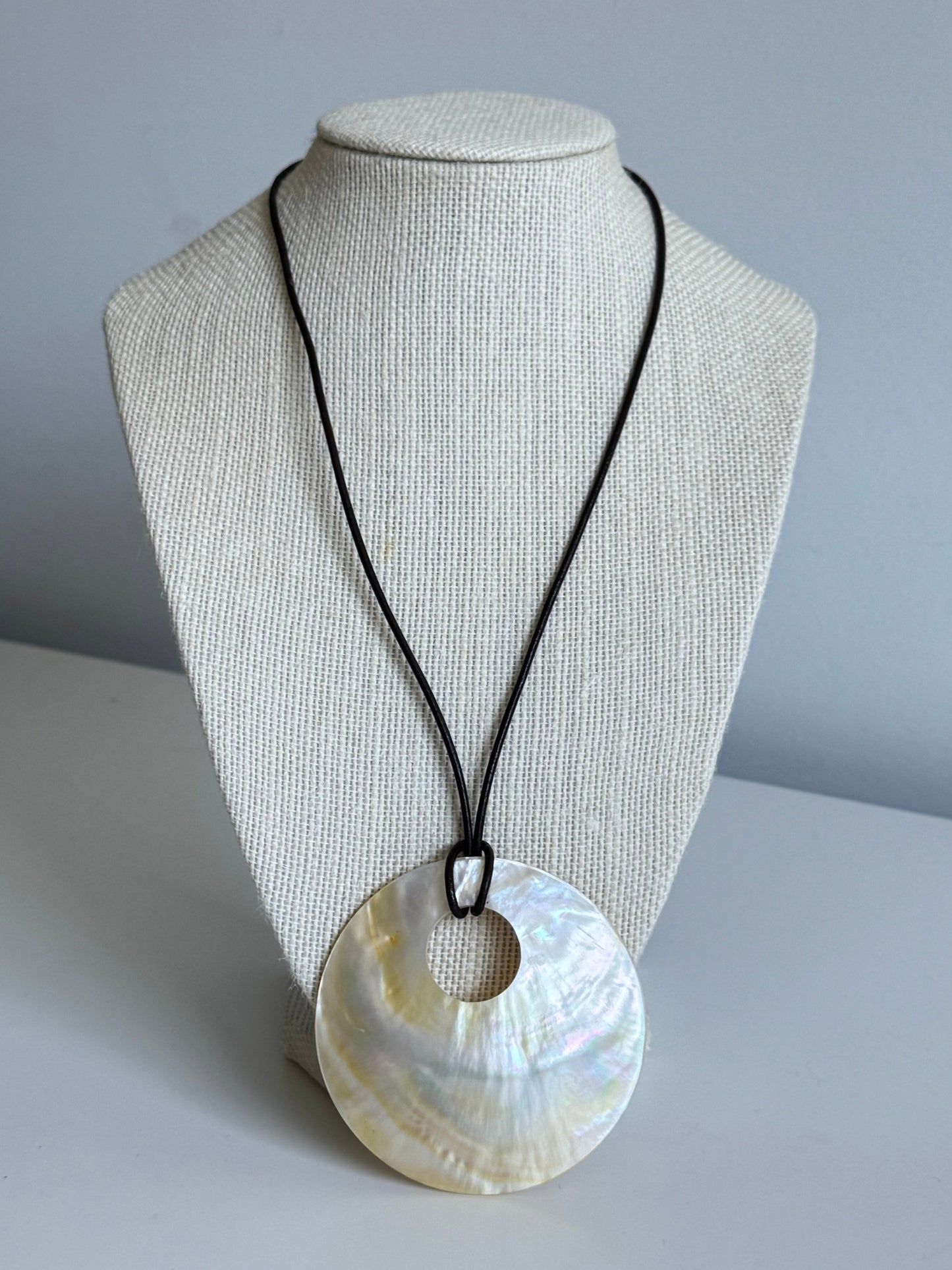 margot shell necklace