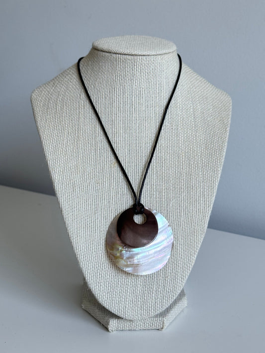 manon shell necklace