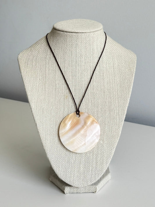 coquille necklace