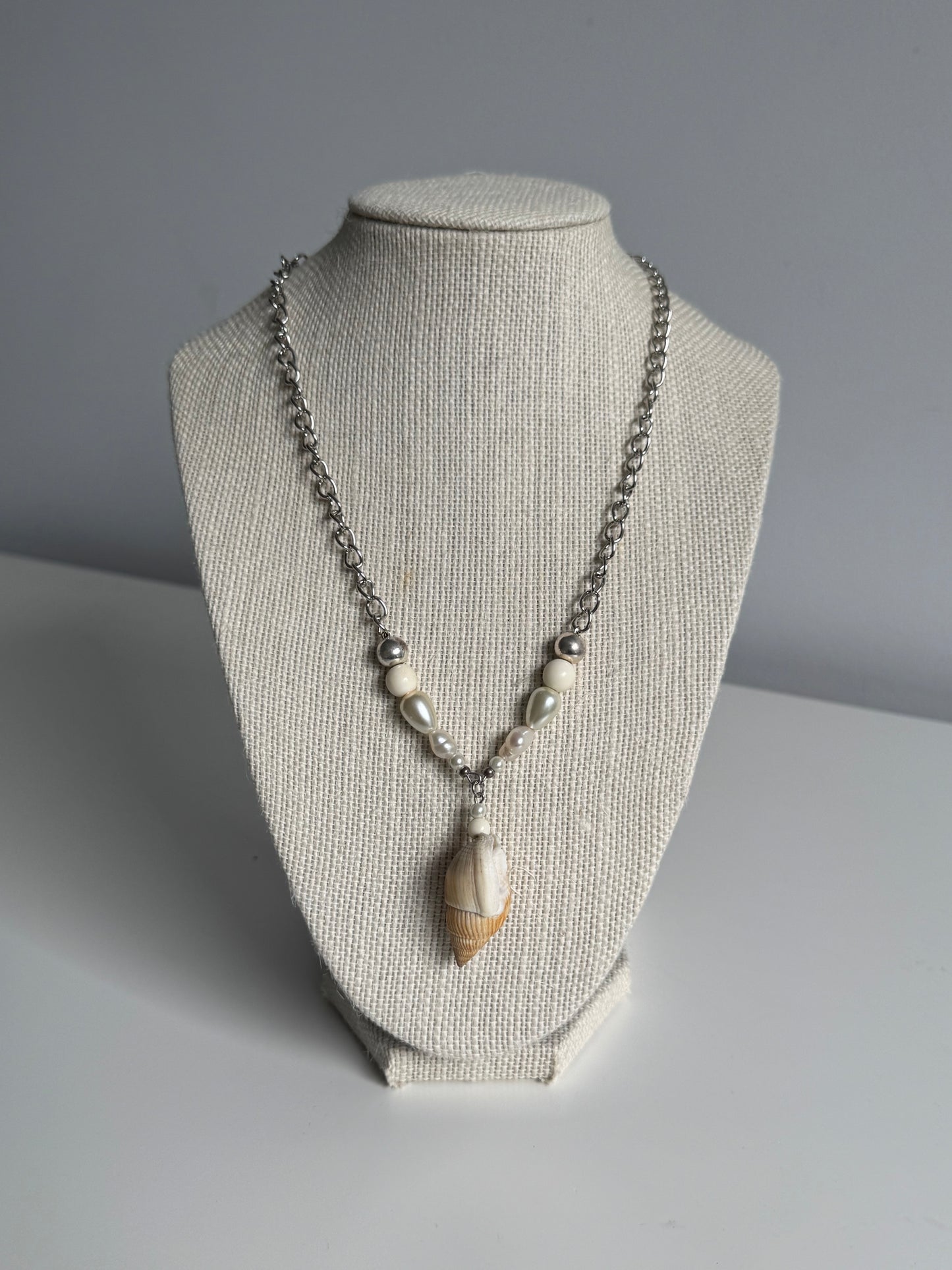 perle coquille necklace